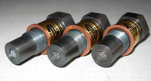 Проставка под лямбда-зонд со встроенным миниатюрным каталитическим элементом Проставка под лямбда-зонд с каталитическим элементом